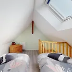 Cozy In Le Vendin With Wifi * Neuilly-le-Vendin