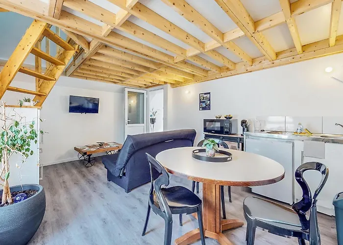 Stunning In Le Vendin *